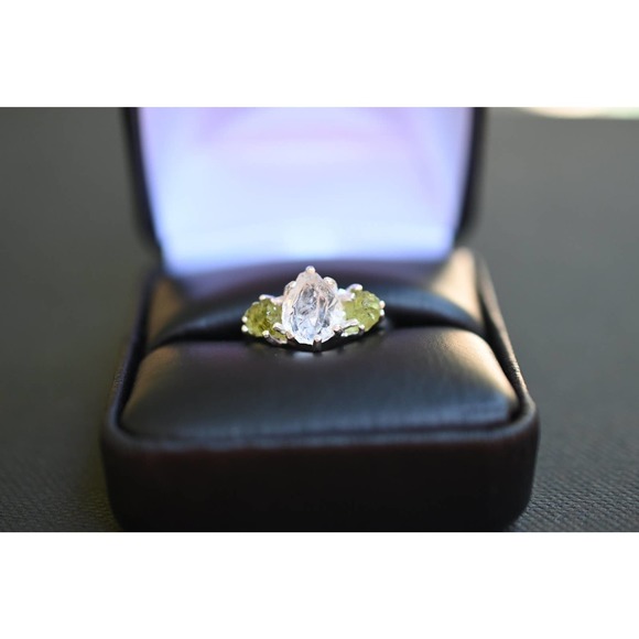 Uncut peridot ring set engagement or anniversary gift sizes 3 4 5 6 7 8 … - Picture 9 of 9